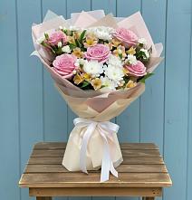 Букет цветов из:  Гвоздики, Орхидеи и Розы в Хатунь