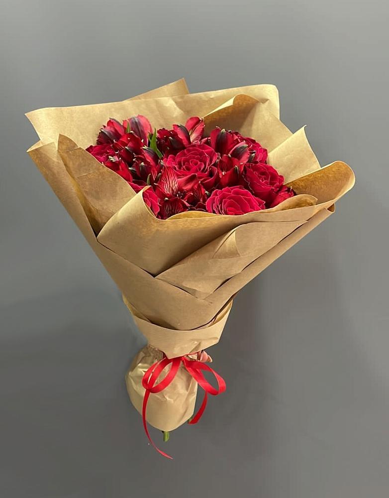 Букет цветов из: Альстромерии и Розы в Хатунь