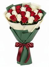 Букет Микс из красных и белых роз в Хатунь