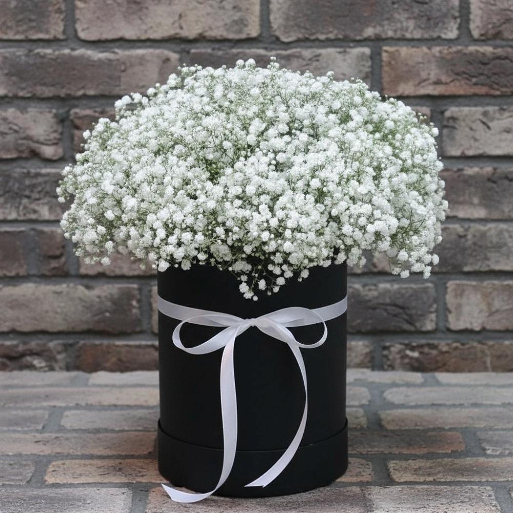 Цветочная композиция из Гипсофила в шляпной коробке в Хатунь