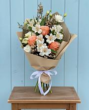 Букет цветов из:  Альстромерии, Лизиантусы, Розы и Хризантемы #REPLACE_PRED# Хатунь