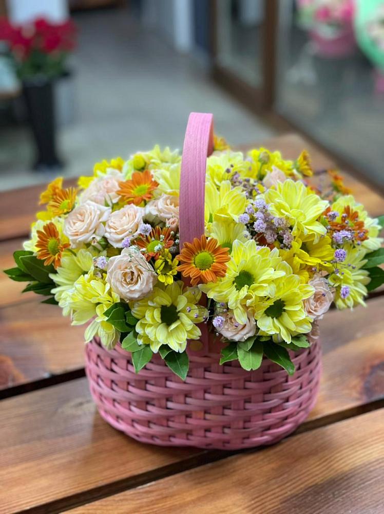 Цветочная композиция из Хризантемы и Розы в корзине в Хатунь