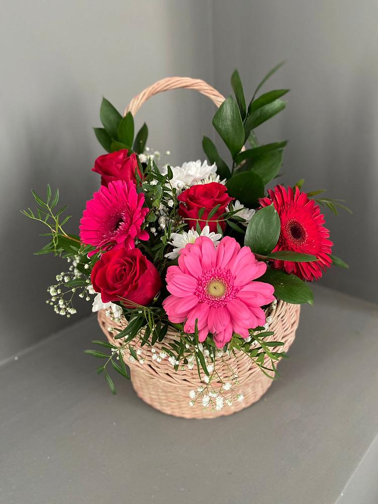 Цветочная композиция из Розы, Хризантемы и Герберы в корзине в Хатунь