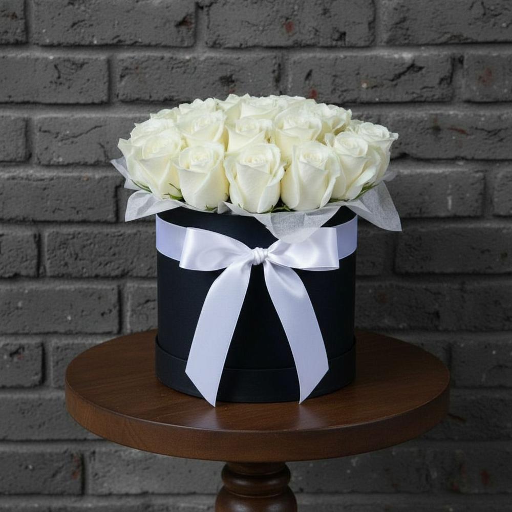 Цветочная композиция из Розы в шляпной коробке в Хатунь