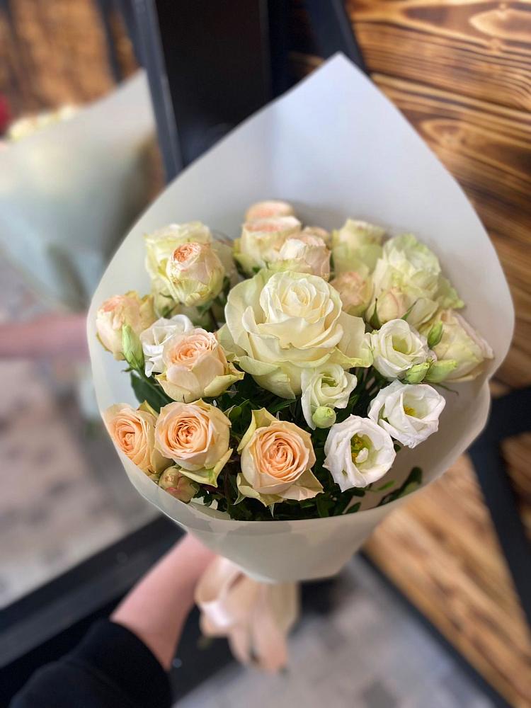 Букет цветов из: Розы и Лизиантусы в Хатунь