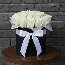 Цветочная композиция из Розы в шляпной коробке в Хатунь